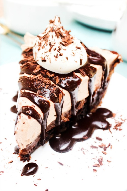 Chocolate fudge cream pie
