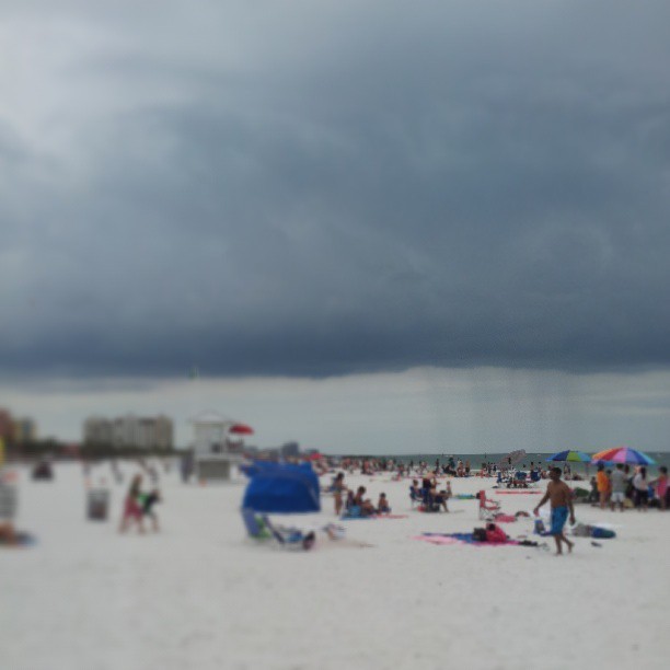 ayejordannawasssuhhh:
“ Welp #Clearwater , It was Fun while it lasted . #Beach #SundayFunday #Clearwater #Rain #Dark #Clouds #People #Florida #Bipolar #Weather #Thunder #Lightning
”
UGH. Missing home today. Look at those ominous clouds!