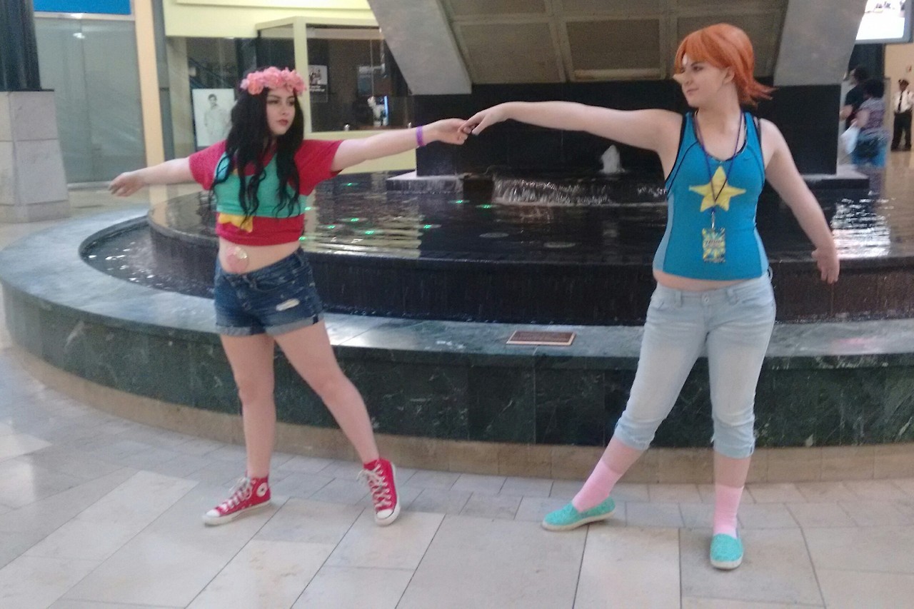 Indiana Comic Con: Cosplay: Pearl ( @egyptian-pearl-witch ) feat. Stevonnie ( I don’t know if they have Tumblr)