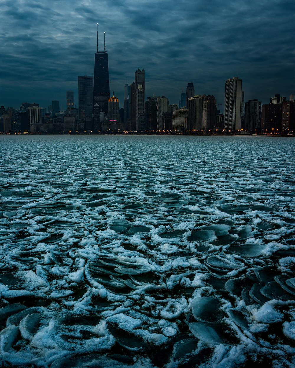 itscolossal:Moody Views of a Frigid Chicago Captured by Mike...