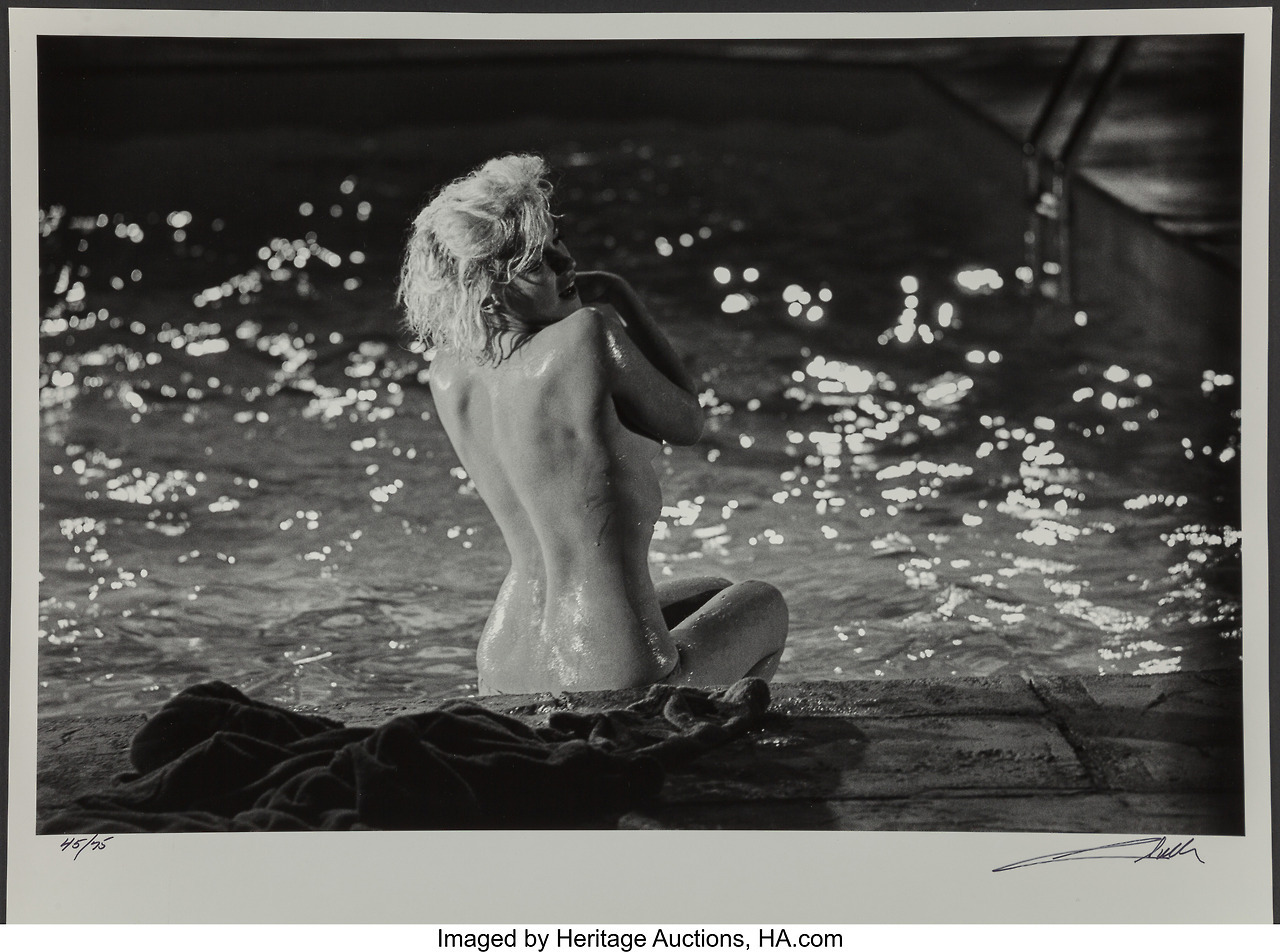 Resultado de imagen para Subastan unas desconocidas fotos de Marilyn Monroe mientras nada desnuda en una piscina