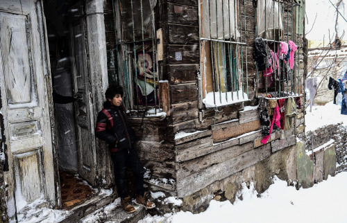 Image result for Syrian refugees look out from an evacuated house the Kucukpazar district of Istanbul, Turkey. (Gurcan Ozturk / AFP/Getty Images)