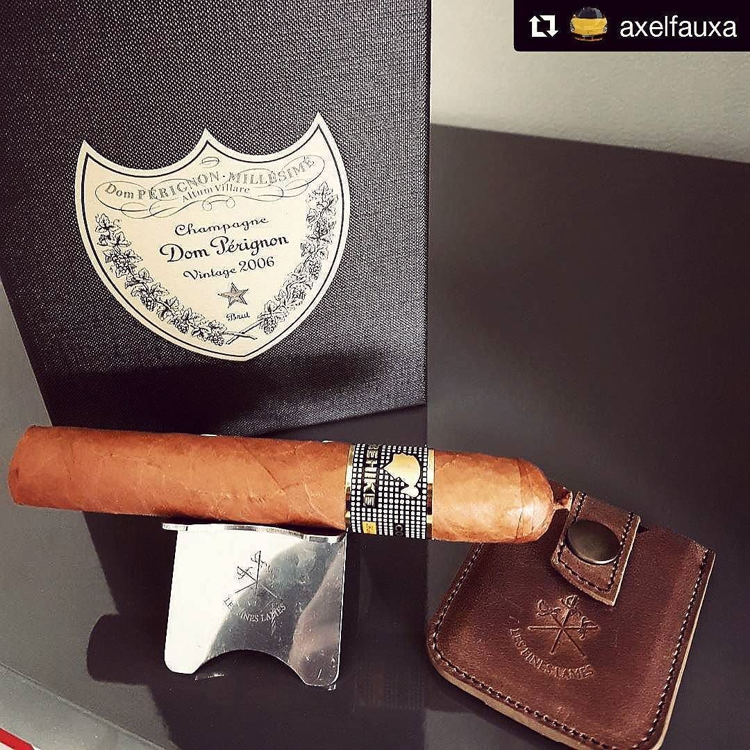 Weekend essentials anyone? 💨🔥✖️😉
#Repost @axelfauxa with @repostapp
・・・
Un bon behike54 avec #lesfineslames
#dompérignon #behike54 #cohiba #cuba 🇨🇺 #cigar http://ift.tt/2oV8lXy | info on the knife : http://ift.tt/1J1EGDu
