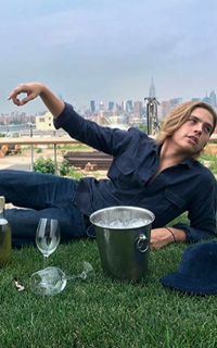 Dylan Sprouse Tumblr_omk69rnxQz1sill5mo5_250