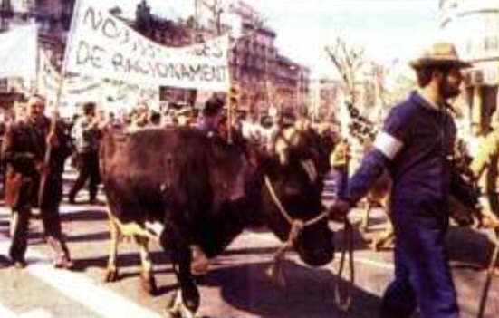 ‪Si es que hay manifestaciones para todo! Mani de ganaderos ayer en Barcelona #s210287‬