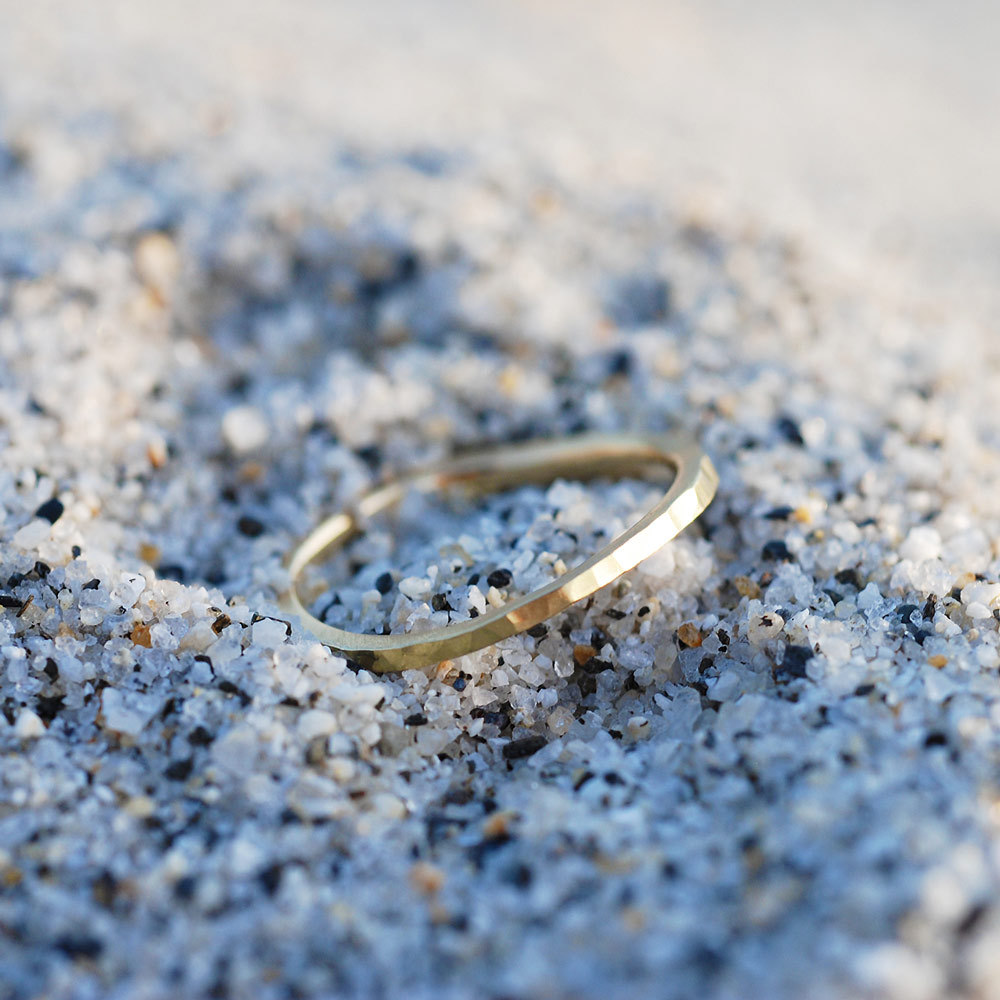 屋久島の砂浜　ゴールドの指輪　オーダーメイドジュエリー