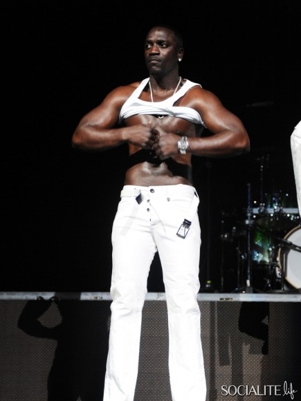 Akon Gay 116