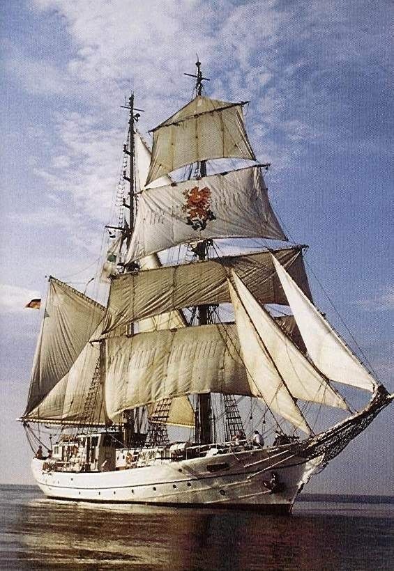 jcsmarinenews:
“
-
Tall Ship ‘Greif’
–
JC’s Naval & All Military News (https://goo.gl/tma9id) via Dana Dodge (https://goo.gl/Z0wswE)
”