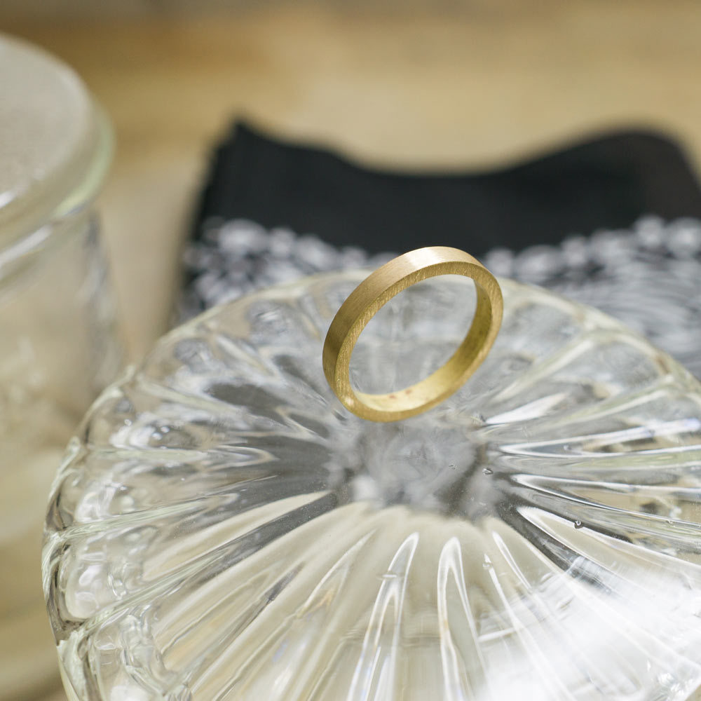 オーダーメイドマリッジリングの制作風景　ゴールドのリング　屋久島で作る結婚指輪