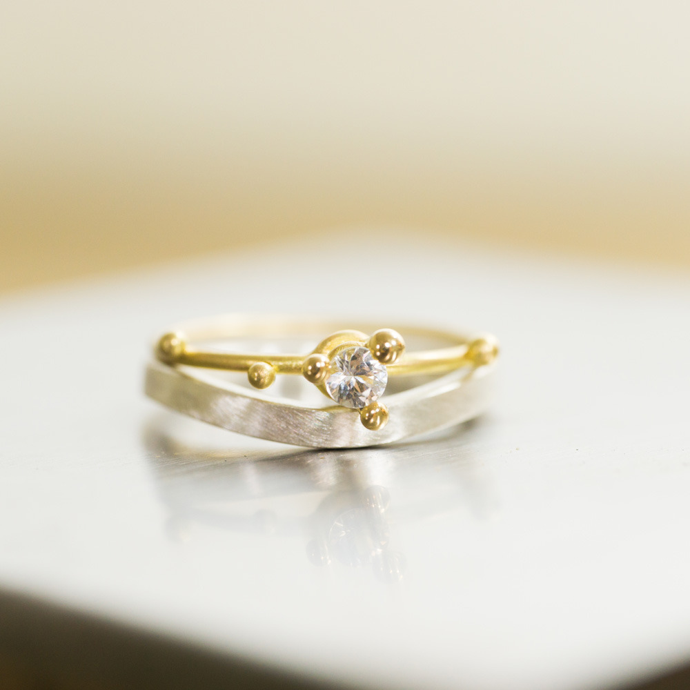 婚約指輪と結婚指輪を重ねる　ゴールド、シルバー、ダイヤモンド　屋久島でつくる結婚指輪