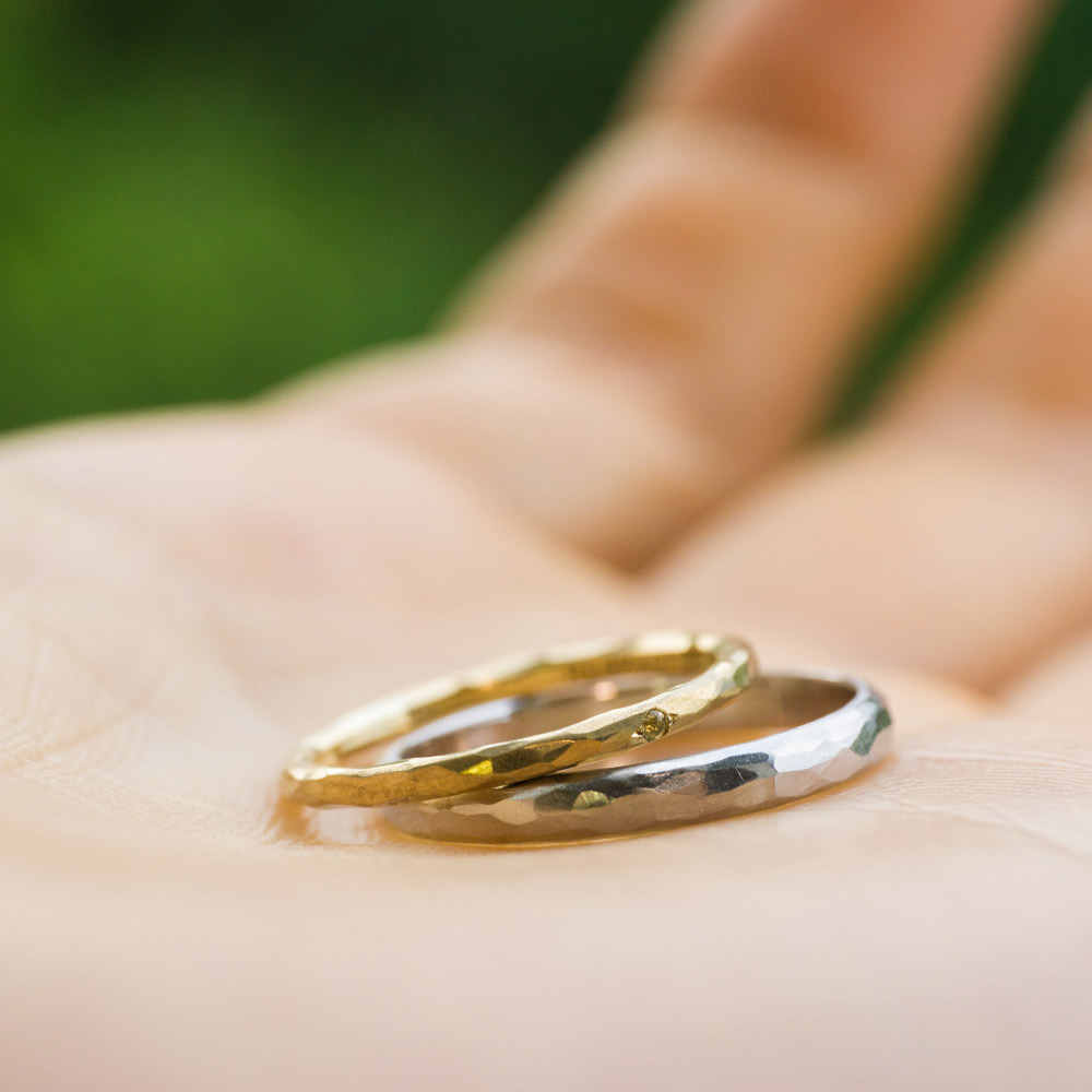 オーダーメイドのマリッジリング　手のひら　ゴールド、プラチナ、ダイヤモンド　屋久島でつくる結婚指輪