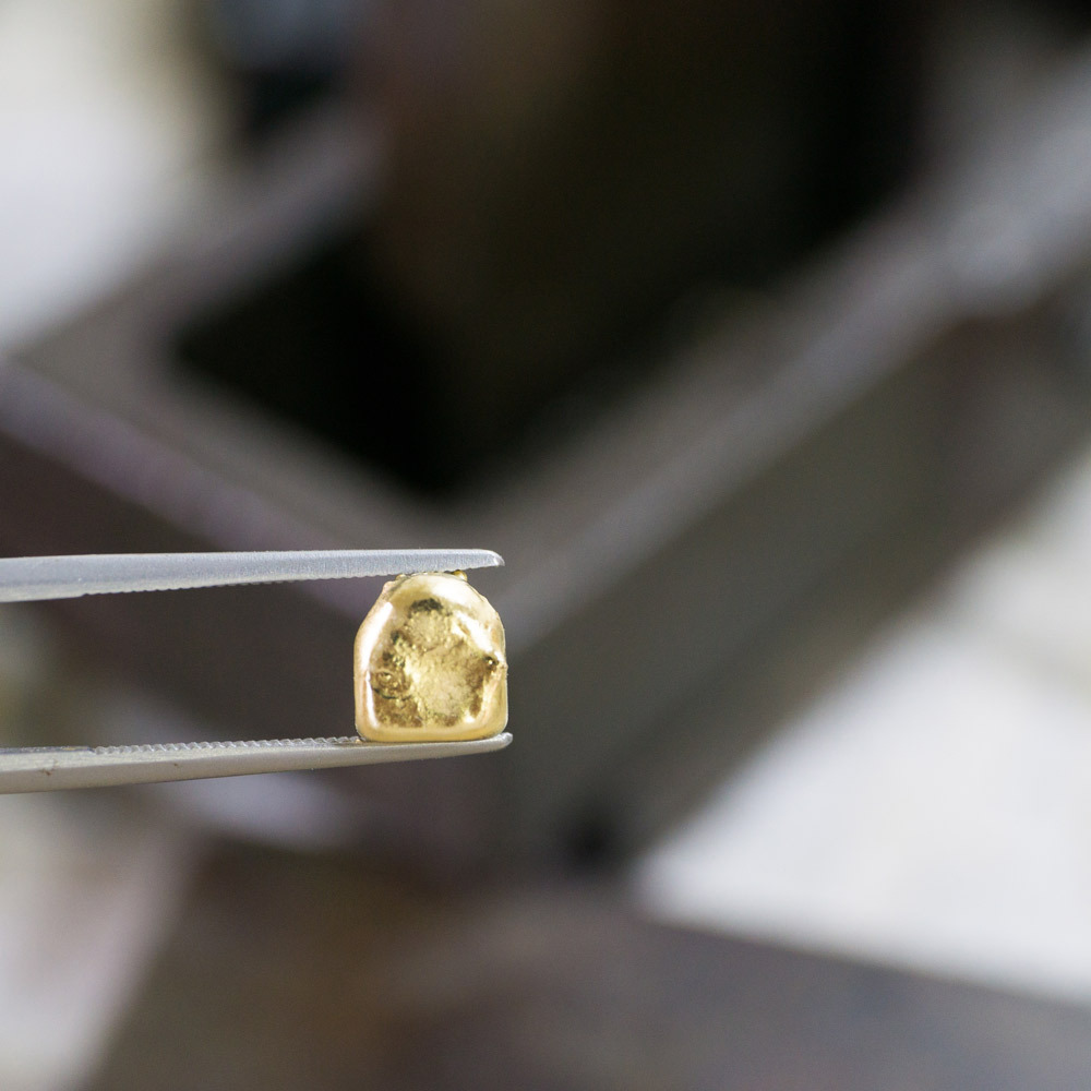 ジュエリーの制作過程　ゴールドの塊　ネックレスの素材　屋久島でオーダーメイド