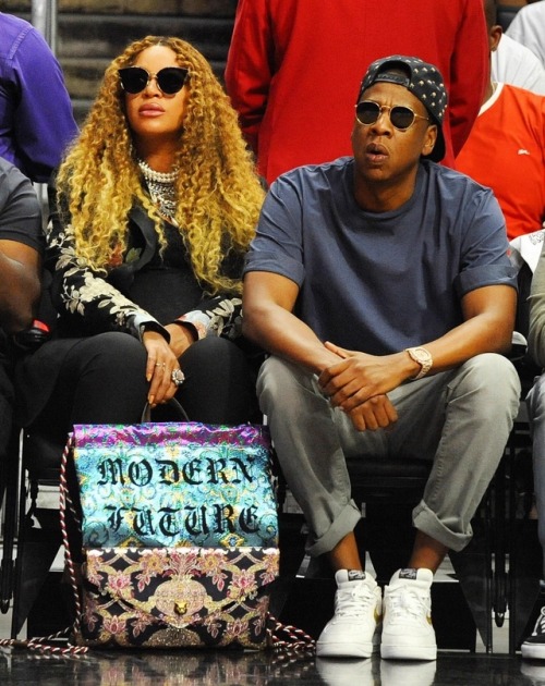 beyhive4ever: “Beyoncé and Jay Z at the Clippers vs. Jazz game tonight. ”