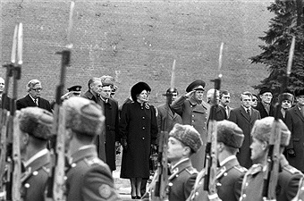 ‪Histórica visita de 5 días a Moscú por parte de la premier británica Margaret Thatcher (61) Negociación nuclear #s280387 ‬