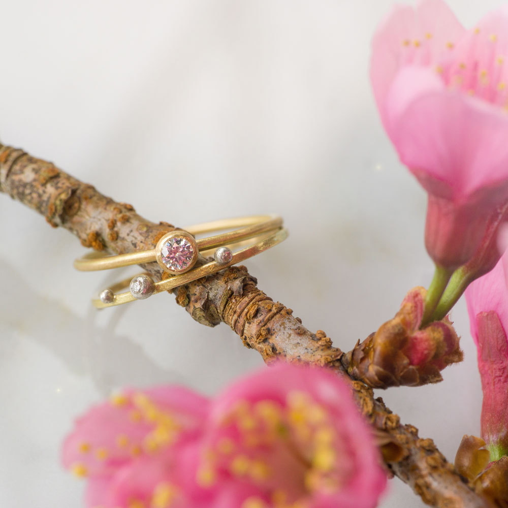 ゴールドのリング　クローズアップ　ダイヤモンド、プラチナ　屋久島でつくる結婚指輪
