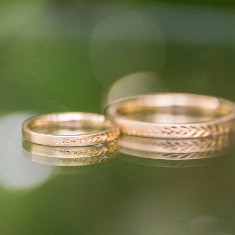 オーダーメイドのマリッジリング　ゴールド　屋久島の緑バック　屋久島のシダ模様　屋久島で作る結婚指輪