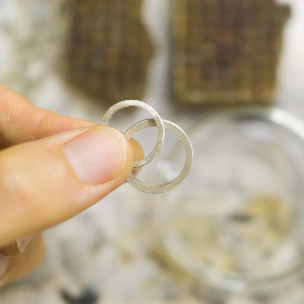 オーダーメイドジュエリーの制作風景　シルバーリング　屋久島で作る結婚指輪