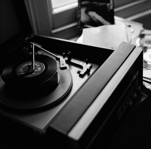 vintage record player on Tumblr