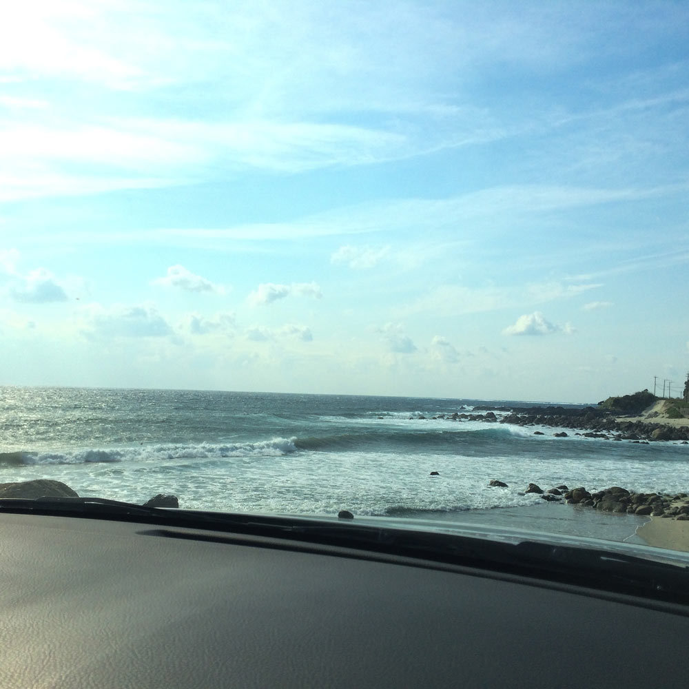車の中から　屋久島の海