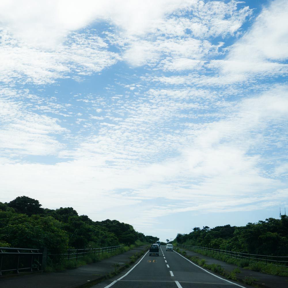 屋久島の道路と空