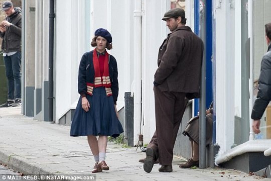 The Guernsey Literary & Potato Peel Pie Society de Mike Newell - Page 2 Tumblr_opj1h3w44b1um6vqso9_r1_540