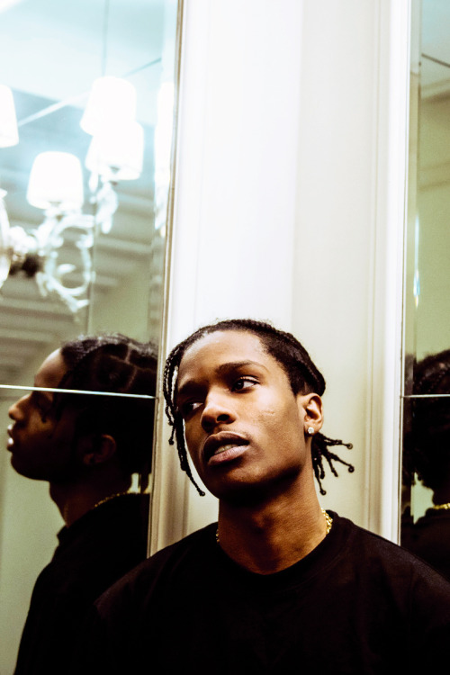22 Info Spesial ASAP Rocky Crying