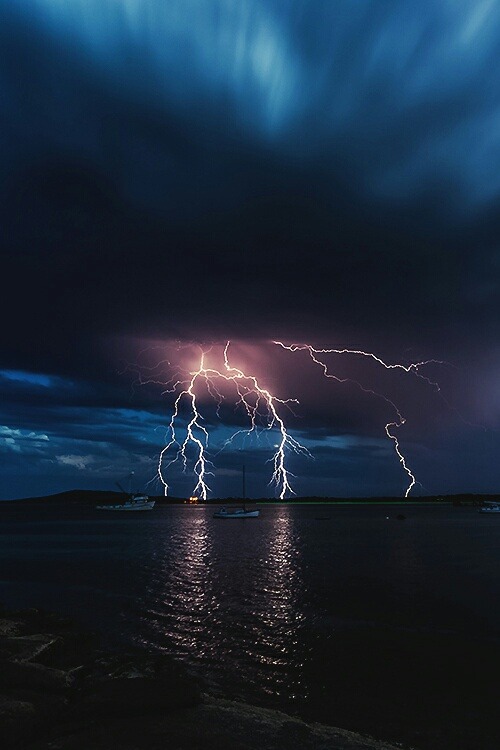 Lightning hits the water
with long fingers so fine.
It glistens in the sky
with an electric spine.
Sizzle goes the sound,
electric in the air.
It crisscrosses the sky
with its own savoir-faire.