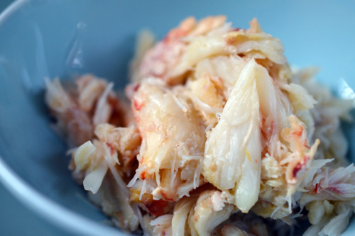 A pile of chilled crab meat in a bowl.