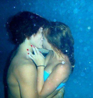 Underwater kiss on Tumblr
