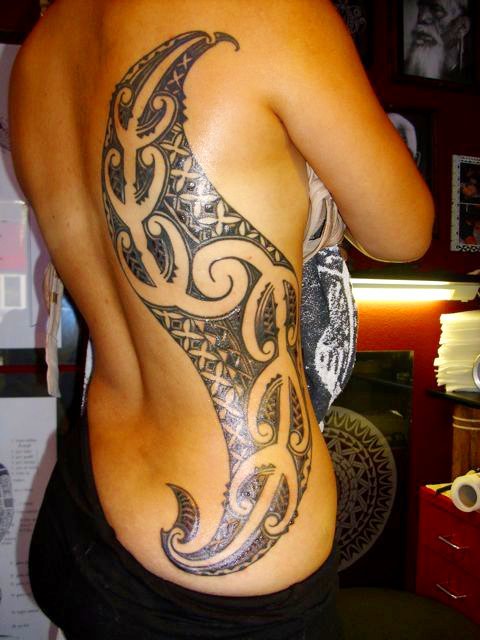 Hawaiian tattooed beauty