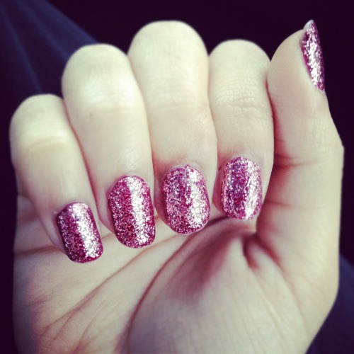 sparkly nails on Tumblr