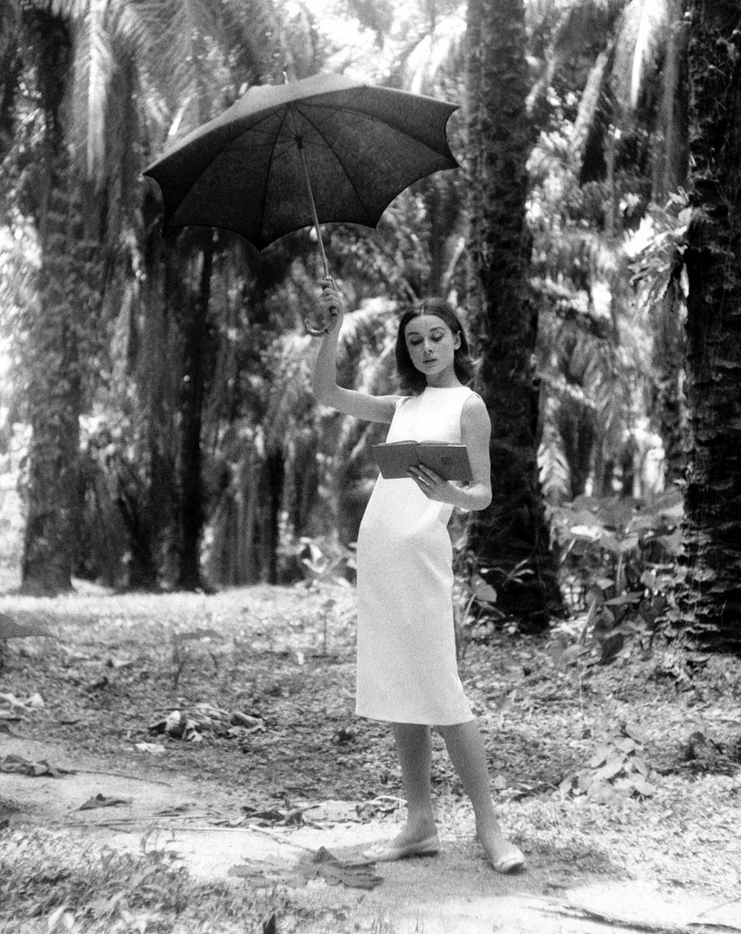 saloandseverine:
“ Audrey Hepburn by Leo Fuchs
”