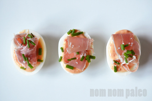 An overhead shot of Lazy Devils with sriracha mayonnaise, prosciutto, and chives. 
